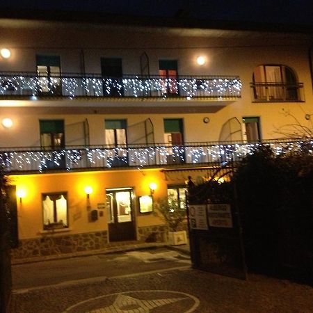 Albergo Ristorante Punta Dell'Est Clusane Buitenkant foto