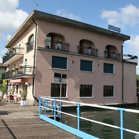 Albergo Ristorante Punta Dell'Est Clusane Buitenkant foto