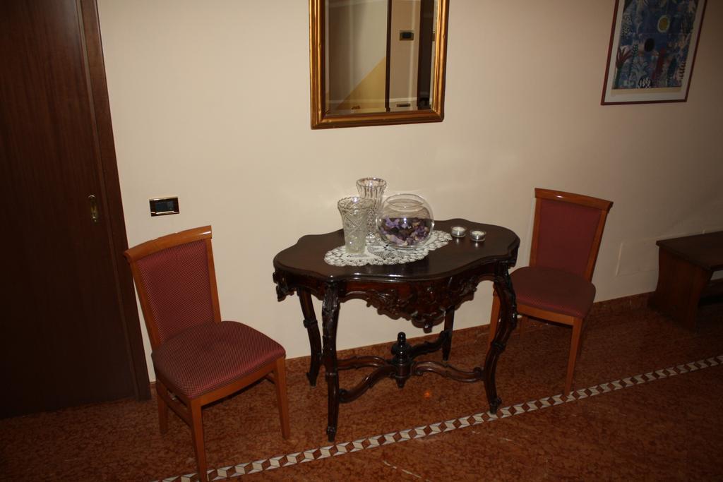 Albergo Ristorante Punta Dell'Est Clusane Buitenkant foto