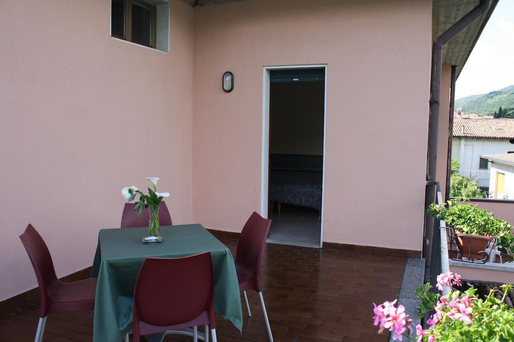 Albergo Ristorante Punta Dell'Est Clusane Buitenkant foto