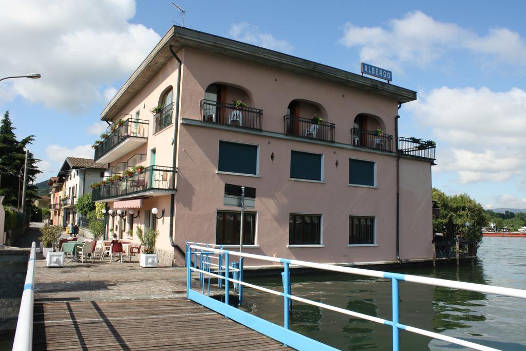 Albergo Ristorante Punta Dell'Est Clusane Buitenkant foto