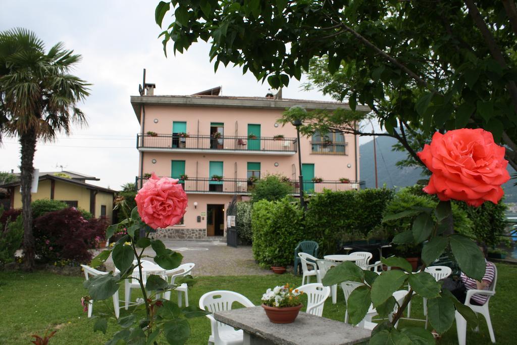 Albergo Ristorante Punta Dell'Est Clusane Buitenkant foto